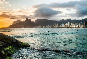 Entardecer na Praia do Leblon - RJ. 
