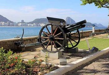 Canhão exposto na entrada do Forte de Copacabana - RJ.