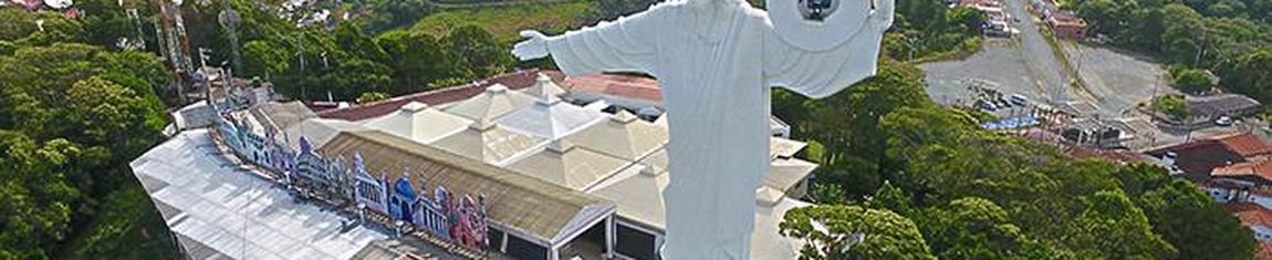 Vista panorâmica do Complexo Cristo Luz em Balneário Camboriú - SC.
