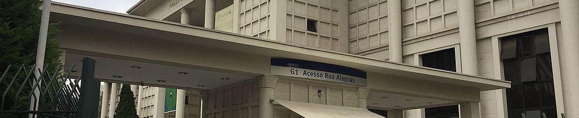 Estrutura interna do Museu de Arte Brasileira em São Paulo - SP.