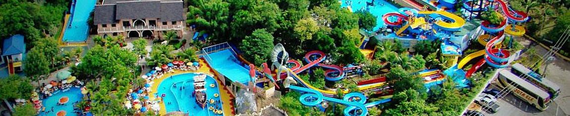 Vista aérea do Água Show Park, parque aquático em Florianópolis - SC.