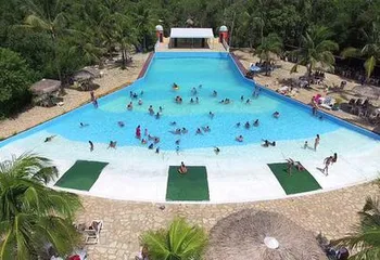 Piscina de Ondas do Acquamania Parque Aquático em Guarapari - ES.