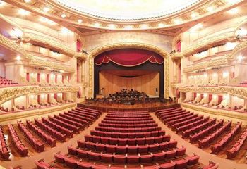 Palco e espaço da plateia do Theatro Municipal do Rio de Janeiro - RJ.