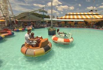 Atração Bumper Boat no Parque Guanabara em Belo Horizonte - MG.