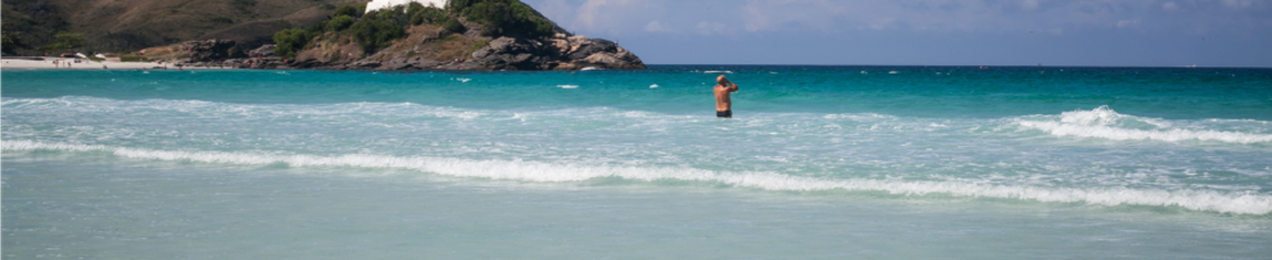 Mar cristalino da Praia do Forte em Cabo Frio - RJ.