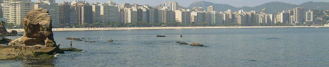 Vista para a Praia de Icaraí em Niterói - RJ com a Pedra de Itapuca à esquerda. 