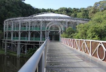 Acesso ao auditório principal da Ópera de Arame de Curitiba - PR.