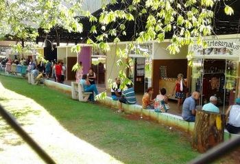 Lojinhas de artesanato de Cachoeira de Emas em Pirassununga - SP.