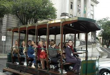 Reboque Pequeno faz parte da frota do Bondinho Turístico de Santos - SP.