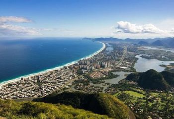 Praia da Barra da Tijuca vista da Pedra da Gávea no Rio de Janeiro - RJ.
