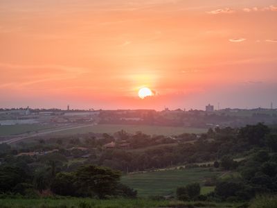 A Gruta Municipal, na praça Toledo Barros de Limeira - SP, é um monumento construído para celebrar a paz e o fim da Primeira Guerra Mundial. 