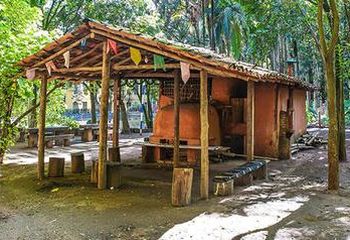 Casa do Cabloco é servido café direto do forno à lenha no Parque da Água Branca em São Paulo - SP. 