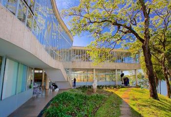 Entrada do Museu de Arte da Pampulha. 