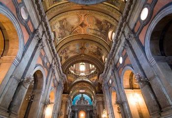 Interior da Igreja de Nossa Senhora da Candelária no Rio de Janeiro - RJ.