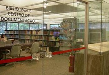 Entrada da Biblioteca e do Centro de Pesquisa do MASP em São Paulo - SP. 