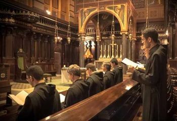 Missa tradicional com canto gregoriano dos monges do Mosteiro de São Bento - SP. 