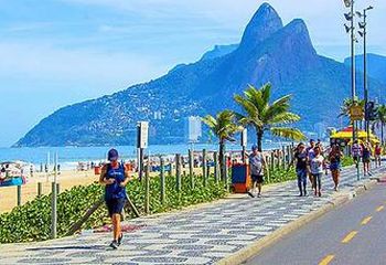 Orla da Praia do Leblon no Rio de Janeiro - RJ. 