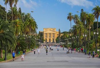 Movimentação em um dia de semana no Parque da Independência em São Paulo - SP. 
