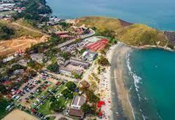 Vista panorâmica do Balneário dos Trabalhadores de São Sebastião - SP.