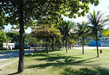Área verde da Praça dos Namorados em Vitória - ES.