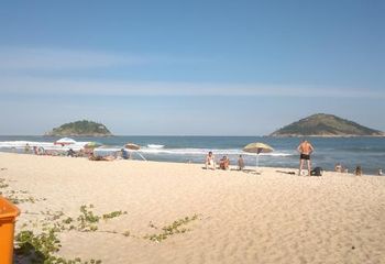 Ilhas ao fundo da Praia do Grumari na Zona Oeste do Rio de Janeiro - RJ.
