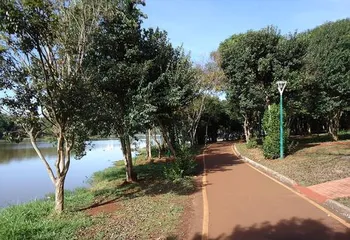 Pista para prática de esportes no Lago Municipal de Cascavel - PR. Pista para prática de esportes no Lago Municipal de Cascavel - PR.