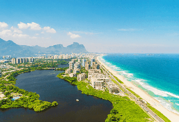 Lagoa de Marapendi e Praia da Barra da Tijuca no Rio de Janeiro - RJ. 