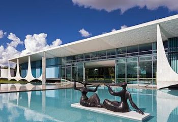 Fachada do Palácio da Alvorada em Brasília - DF.