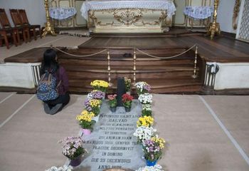 Tumba de Frei Galvão no Mosteiro da Luz em São Paulo - SP.