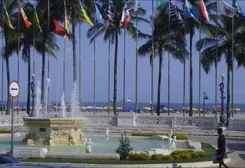 Vista para Praia do Gonzaga e Praça das Bandeiras em Santos - SP.
