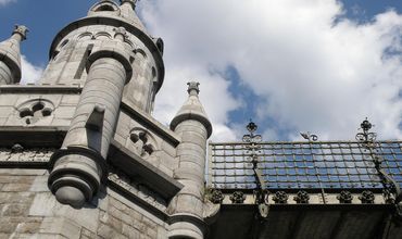 Parte da torre de um castelo.