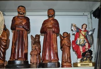 Esculturas de madeira da Central de Artesanato Mestre Dezinho em Teresina - PI.