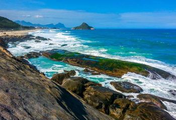 Praia do Recreio vista de cima da Pedra do Pontal - RJ. 