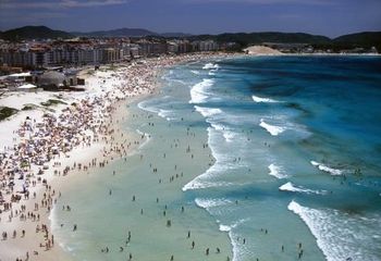 Imagem aérea da Praia do Forte em Cabo Frio - RJ.