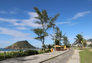 Orla na Praia do Recreio - RJ. 