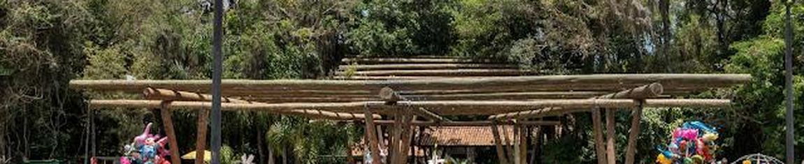 Portões de entrada do Zoológico Municipal de Curitiba - PR.