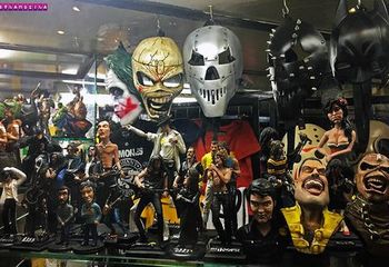 Decoração das lojas na Galeria do Rock. 