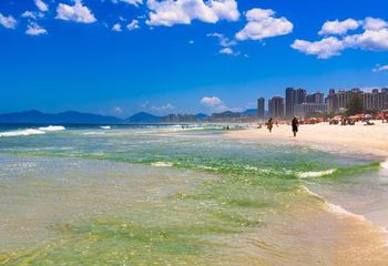 Praia da Barra da Tijuca é a maior do Rio de Janeiro - RJ. 