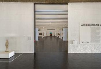 Primeiro andar do prédio do Museu de Arte de São Paulo - MASP.