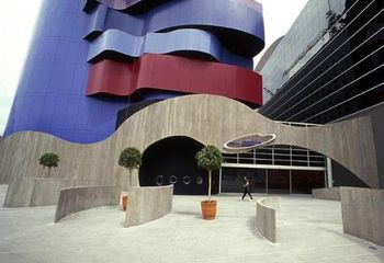 Entrada do Instituto Tomie Ohtake em São Paulo - SP.