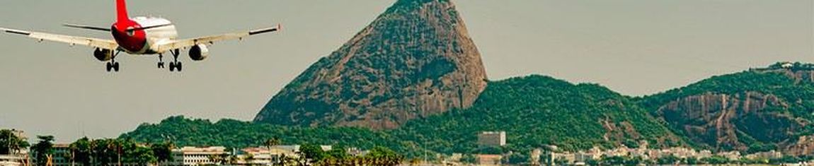 Vista para Pão de Açúcar e pista do Aeroporto Santos Dumont no Rio de Janeiro - RJ.