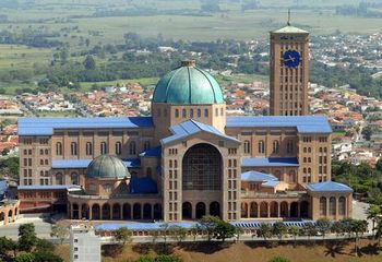 Vista geral da Basílica de Nossa Senhora Aparecida em Aparecida - SP.