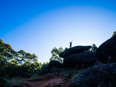 Poços de Caldas - MG é conhecida nacionalmente por suas águas termais e o Monumento Pedro Sanches fica no coração da cidade, que homenageia o primeiro médico a fazer tratamentos medicinais com as águas termais da região.