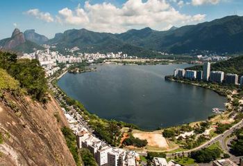 Vista panorâmica da Lagoa Rodrigo de Freitas - RJ. 