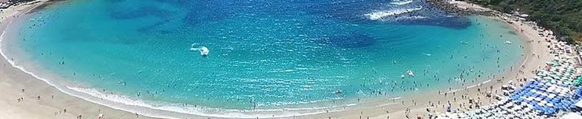 Vista aérea da Praia das Conchas, uma das mais bonitas do Cabo Frio - RJ.